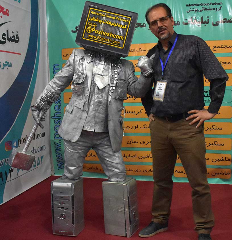 مدیر عامل شرکت در نمایشگاه